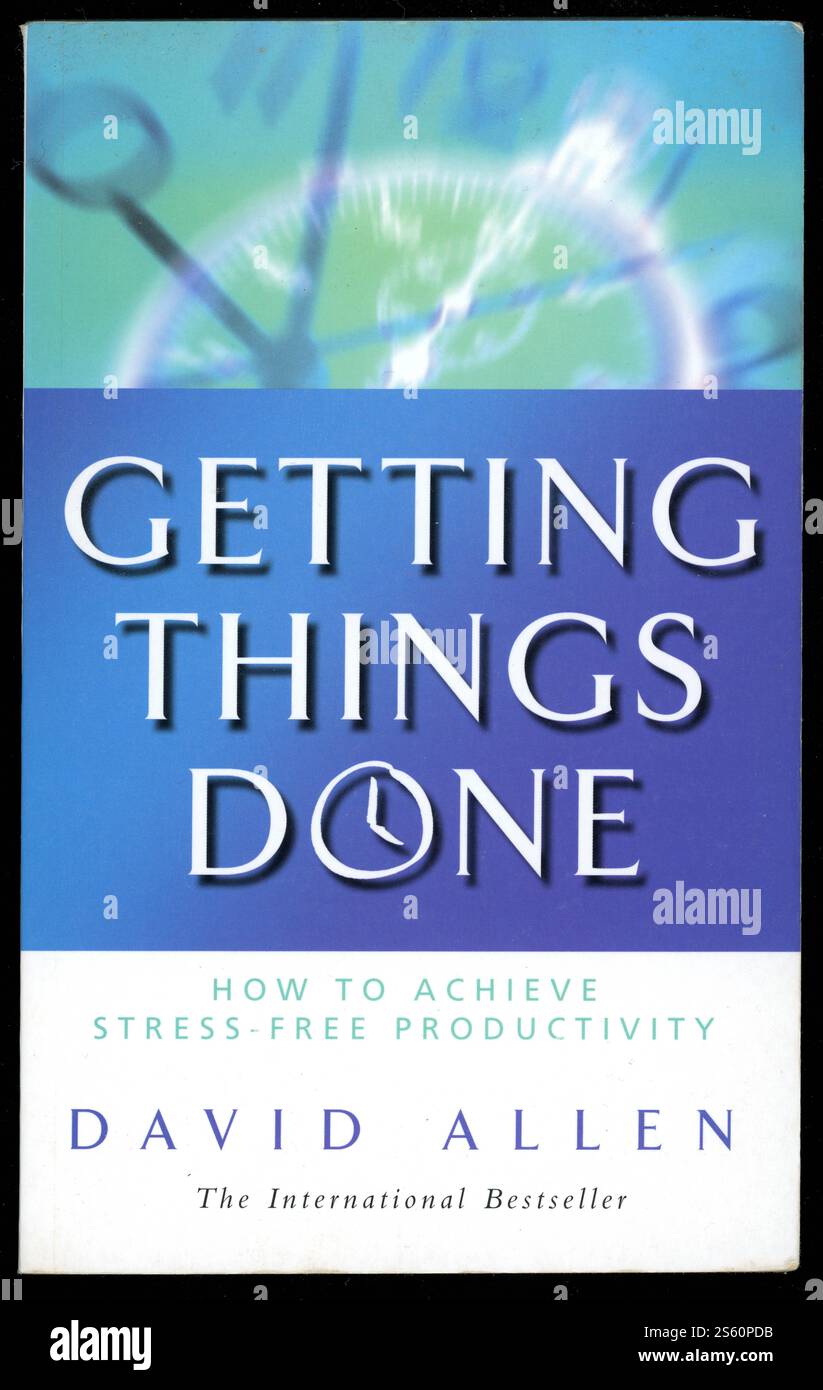Libro cartaceo usato vintage prima di copertina libro motivazionale americano, Getting Things done by David Allen, How to Are stress free Productivity pubblicato 2001 USA Foto Stock