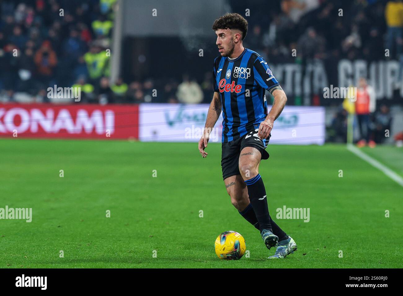 Bergamo, Italia. 14 gennaio 2025. Matteo Ruggeri dell'Atalanta BC visto in azione durante la partita di calcio di serie A 2024/25 tra l'Atalanta BC e la Juventus FC al Gewiss Stadium credito: dpa/Alamy Live News Foto Stock