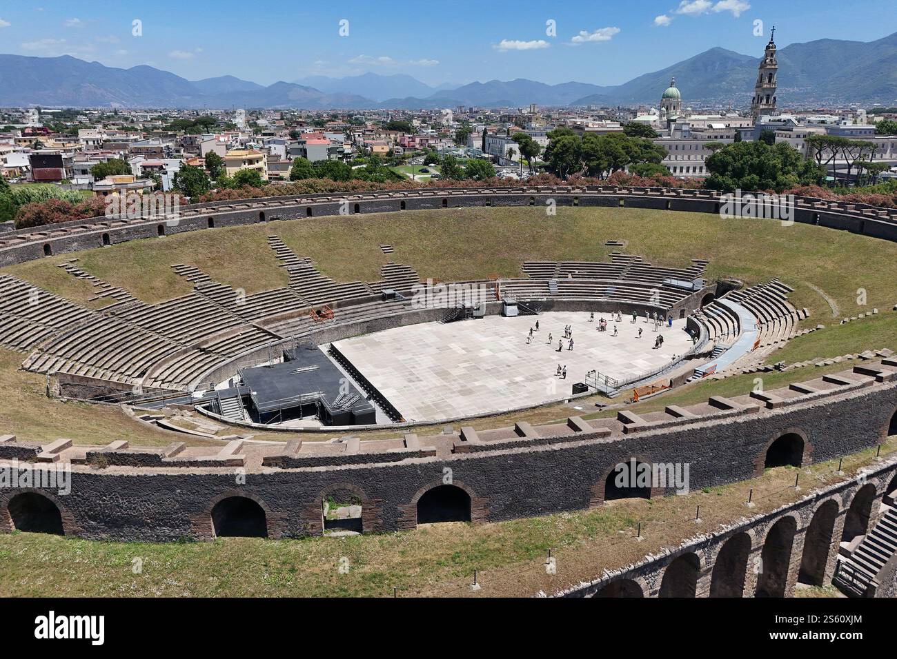 Vista aerea dell'Anfiteatro di Pompei, sito storico patrimonio dell'umanità di Pompei in Italia Foto Stock