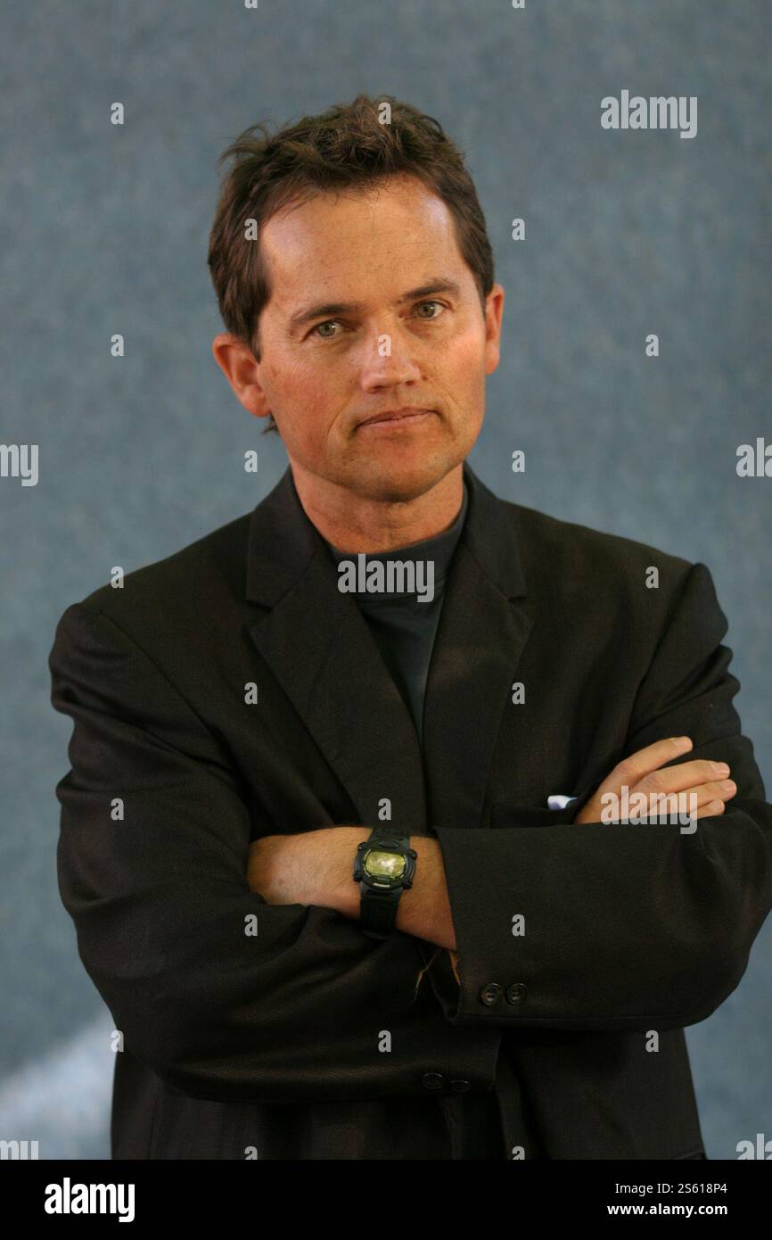 Il celebre scrittore canadese Paul Anderson è ritratto all'Edinburgh International Book Festival prima di parlare del suo nuovo romanzo Hunger's Brides. L'Edinburgh International Book Festival è il più grande evento letterario del mondo, con oltre 500 autori provenienti da tutto il mondo che partecipano ogni anno e si tiene dal 13-29 agosto. Edimburgo è stata nominata la prima città della letteratura dell'UNESCO nel 2004. Foto Stock