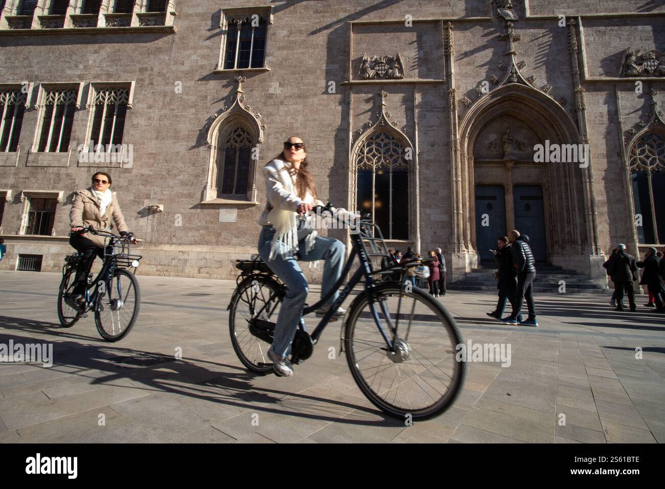 Valencia, Spagna, 15 gennaio 2025. La Seta di Valencia risale al XV secolo, costruita tra il 1482 e il 1548. È un esempio iconico di architettura gotica civile, dichiarato patrimonio dell'umanità dell'UNESCO nel 1996. Recentemente, la rivista Forbes ha dichiarato Valencia la migliore città del mondo in pensione. Credito: Eduard Ripoll. Foto Stock