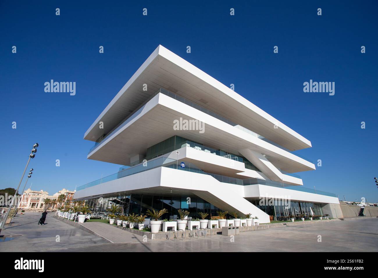 Valencia, Spagna, 15 gennaio 2025. Veles i Vents Building (2006) di David Chipperfield e Fermín Vázquez. Quest'anno la rivista Forbes ha dichiarato Valencia la migliore città del mondo in pensione. Credito: Eduard Ripoll. Foto Stock