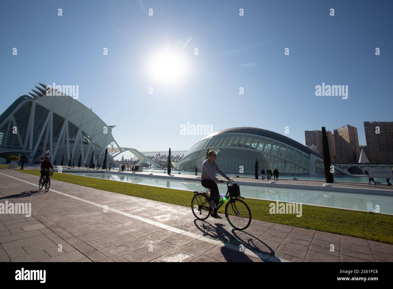 Valencia, Spagna, 15 gennaio 2025. ARS e città della scienza di Santiago Calatrava. Quest'anno la rivista Forbes ha dichiarato Valencia la migliore città del mondo in pensione. Credito: Eduard Ripoll. Foto Stock