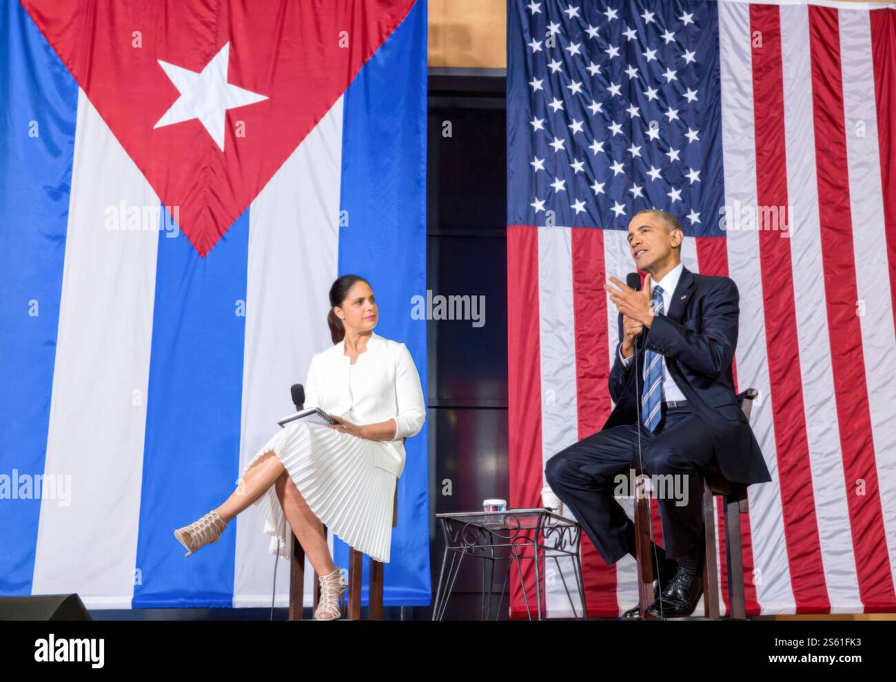 Il presidente Barack Obama partecipa a una sessione di domande e risposte ad un evento imprenditoriale con Soledad o'Brian a la Cerveceria a l'Avana, Cuba, 21 marzo 2016. (Foto ufficiale della Casa Bianca). IMMAGINE CON RESTRIZIONI, vedere il campo informazioni aggiuntive Foto Stock