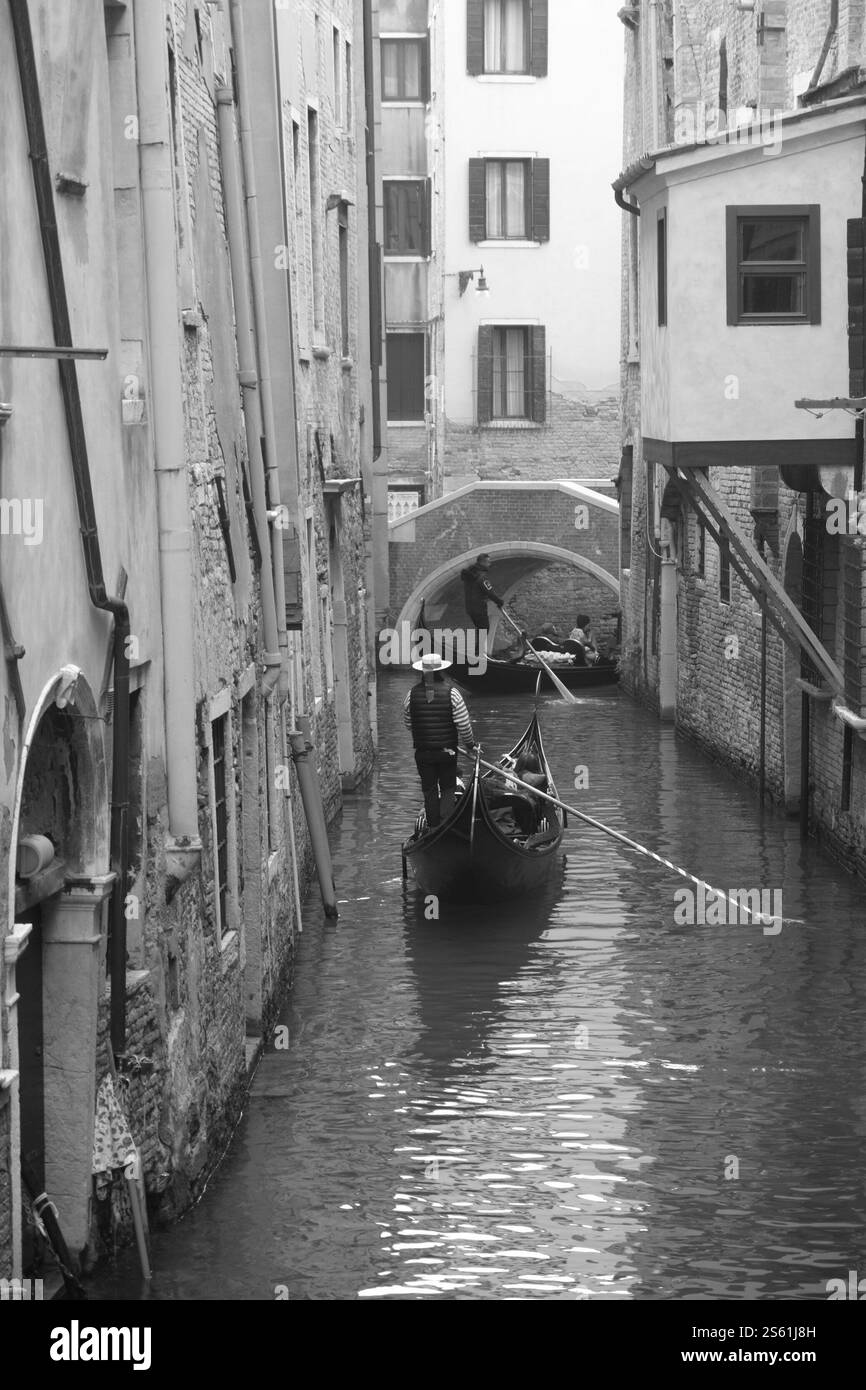 Tour epico in gondola a Venezia Foto Stock