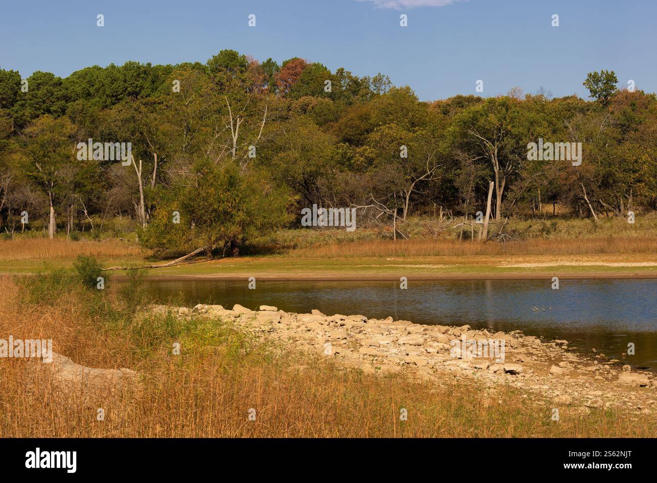 Paesaggio panoramico lungo le rive del lago Fort Gibson al Sequoyah State Park di Hulbert, Oklahoma, Stati Uniti Foto Stock