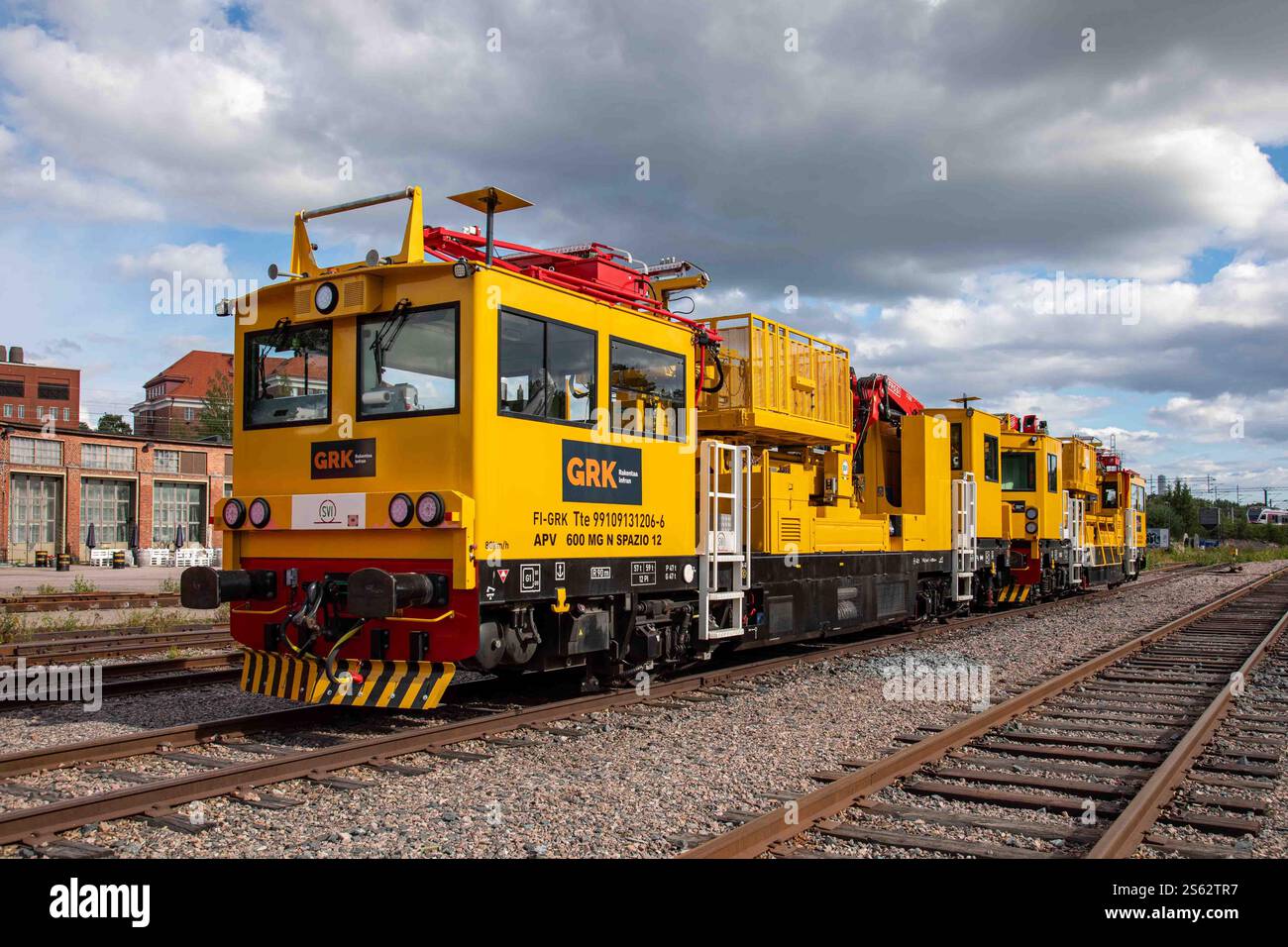 Locomotiva per la costruzione di ferrovie del gruppo GRK presso lo scalo ferroviario di Pasila a Helsinki, Finlandia Foto Stock