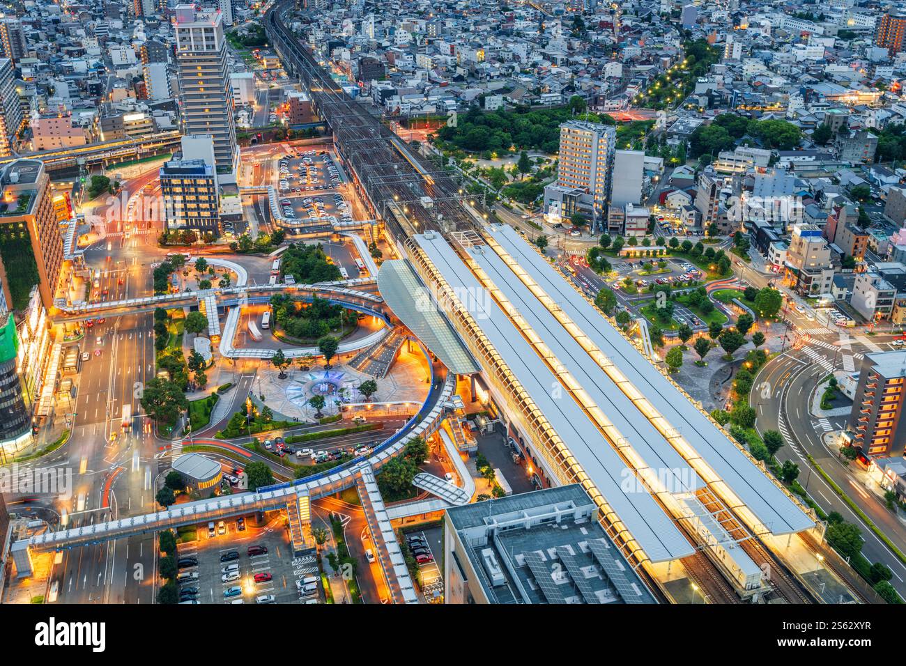 Città di Gifu, Giappone alla stazione di Gifu dall'alto al crepuscolo. Foto Stock