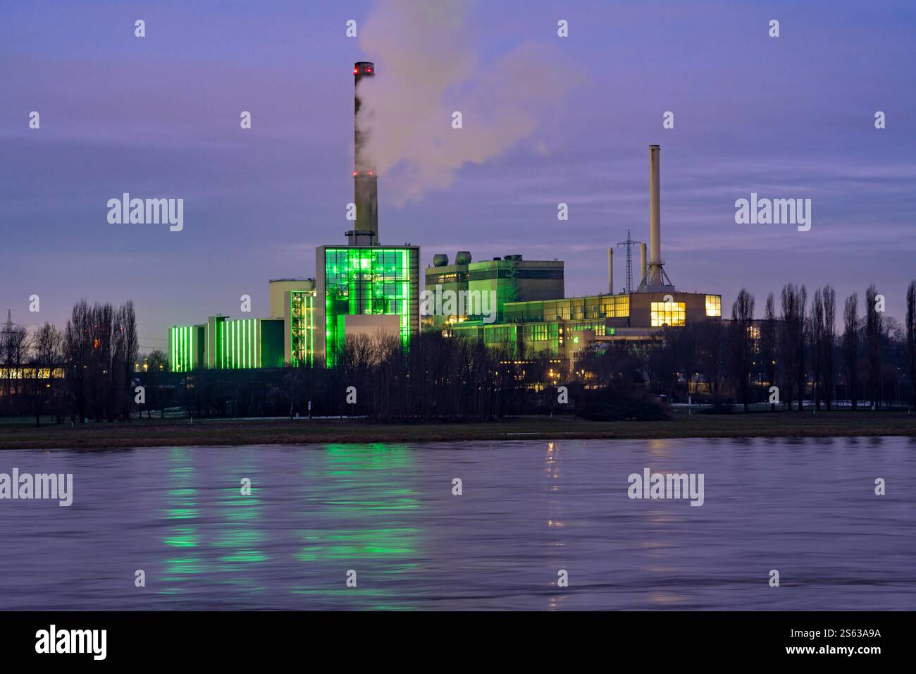 La centrale combinata di calore ed energia elettrica di Lausward a Düsseldorf, una centrale elettrica a turbina a gas e a vapore gestita dalle società municipali di Düsseldorf ed EN Foto Stock