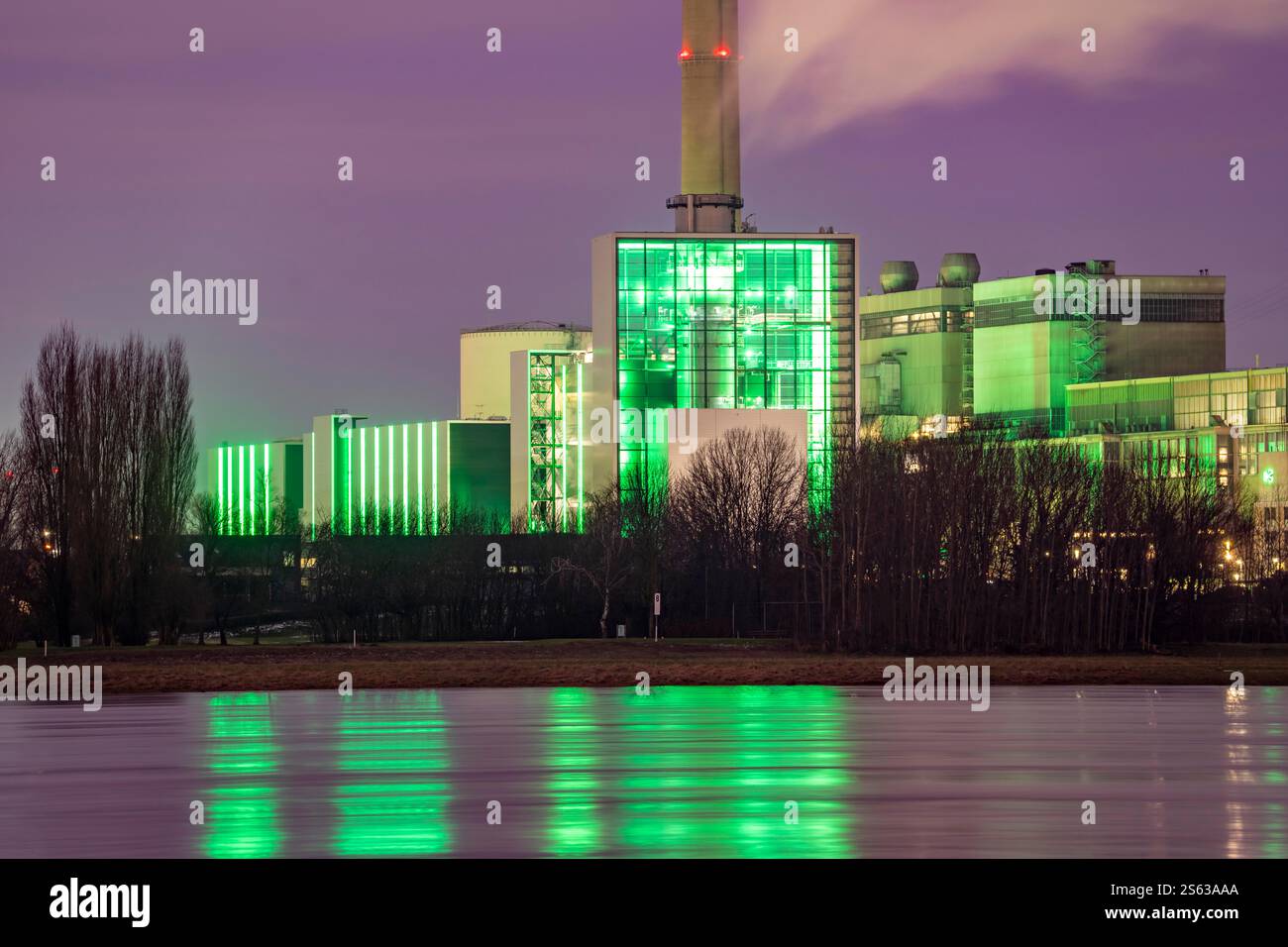 La centrale combinata di calore ed energia elettrica di Lausward a Düsseldorf, una centrale elettrica a turbina a gas e a vapore gestita dalle società municipali di Düsseldorf ed EN Foto Stock