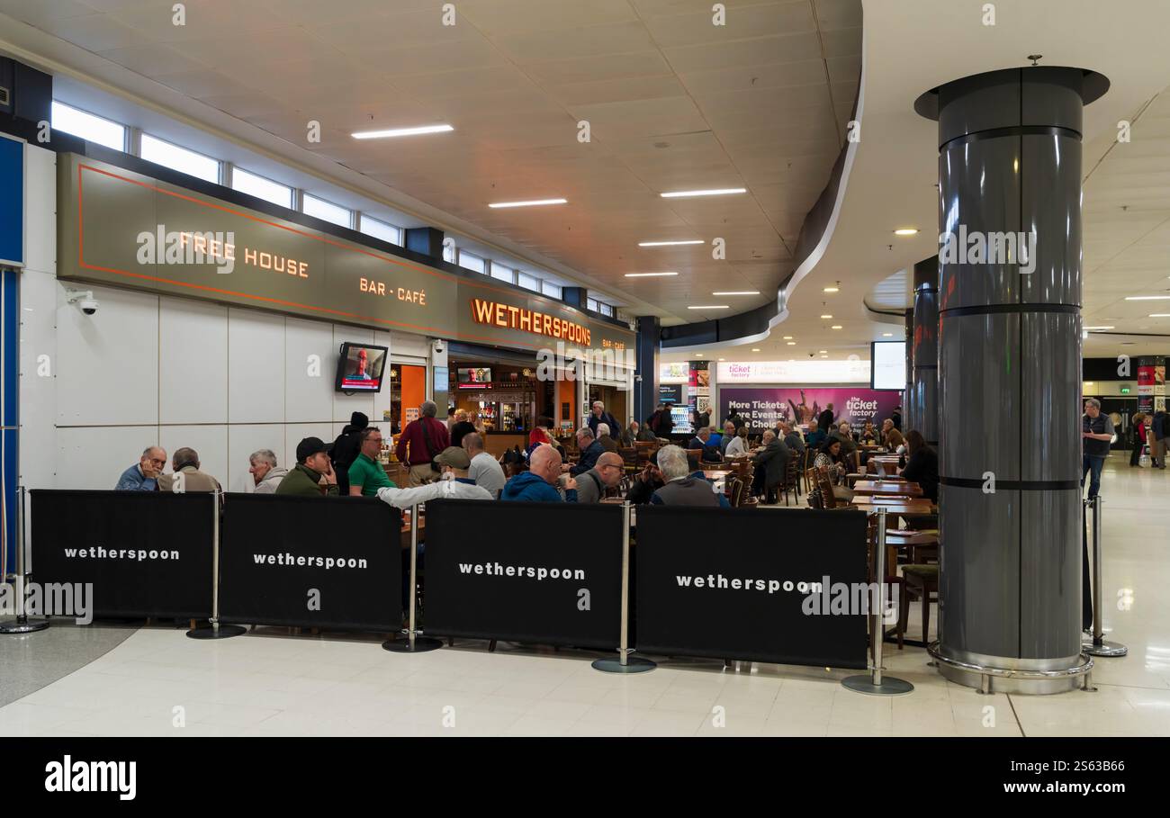 NEC - Exhibition Centre, Birmingham/Coventry Regno Unito. National Exhibition Centre. Wetherspoons nel foyer. Foto Stock