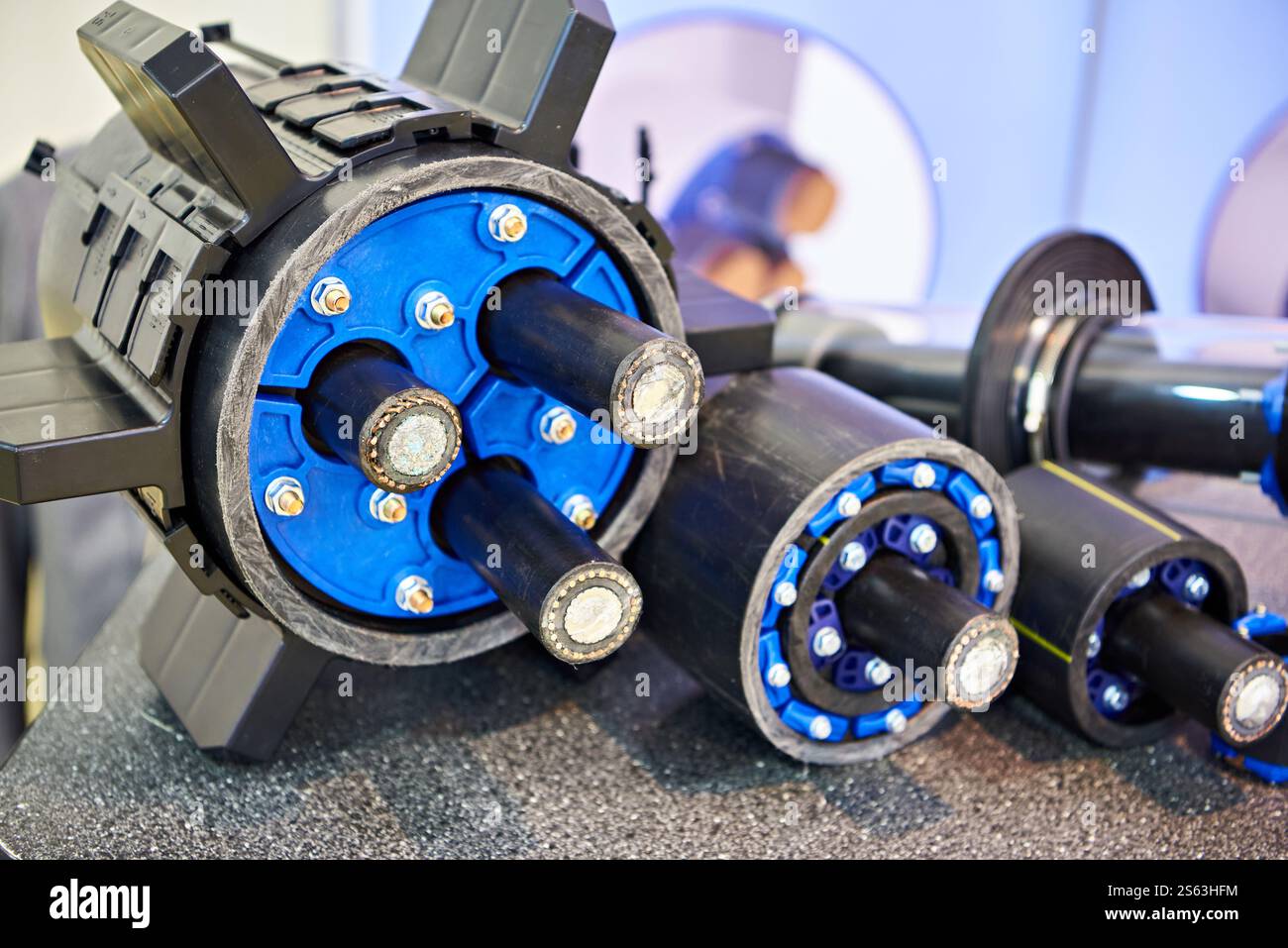 Sigillatori e anelli guida di supporto per cavi di alimentazione elettrica Foto Stock