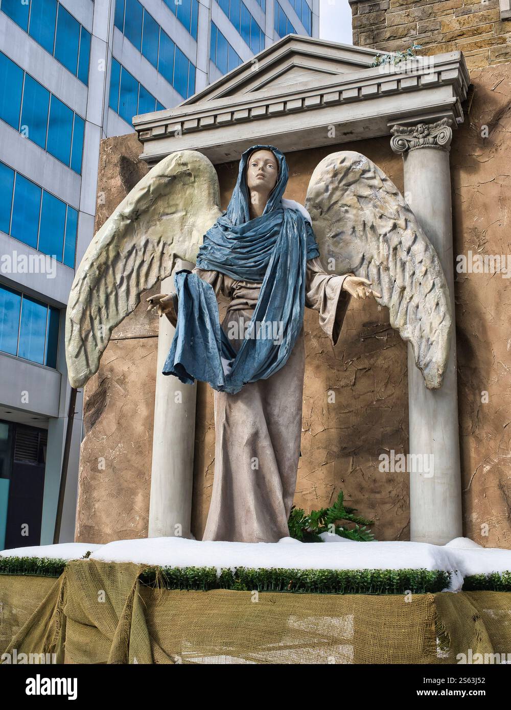 Angelo in una mostra natalizia nel centro di Columbus Ohio USA 2025 Foto Stock