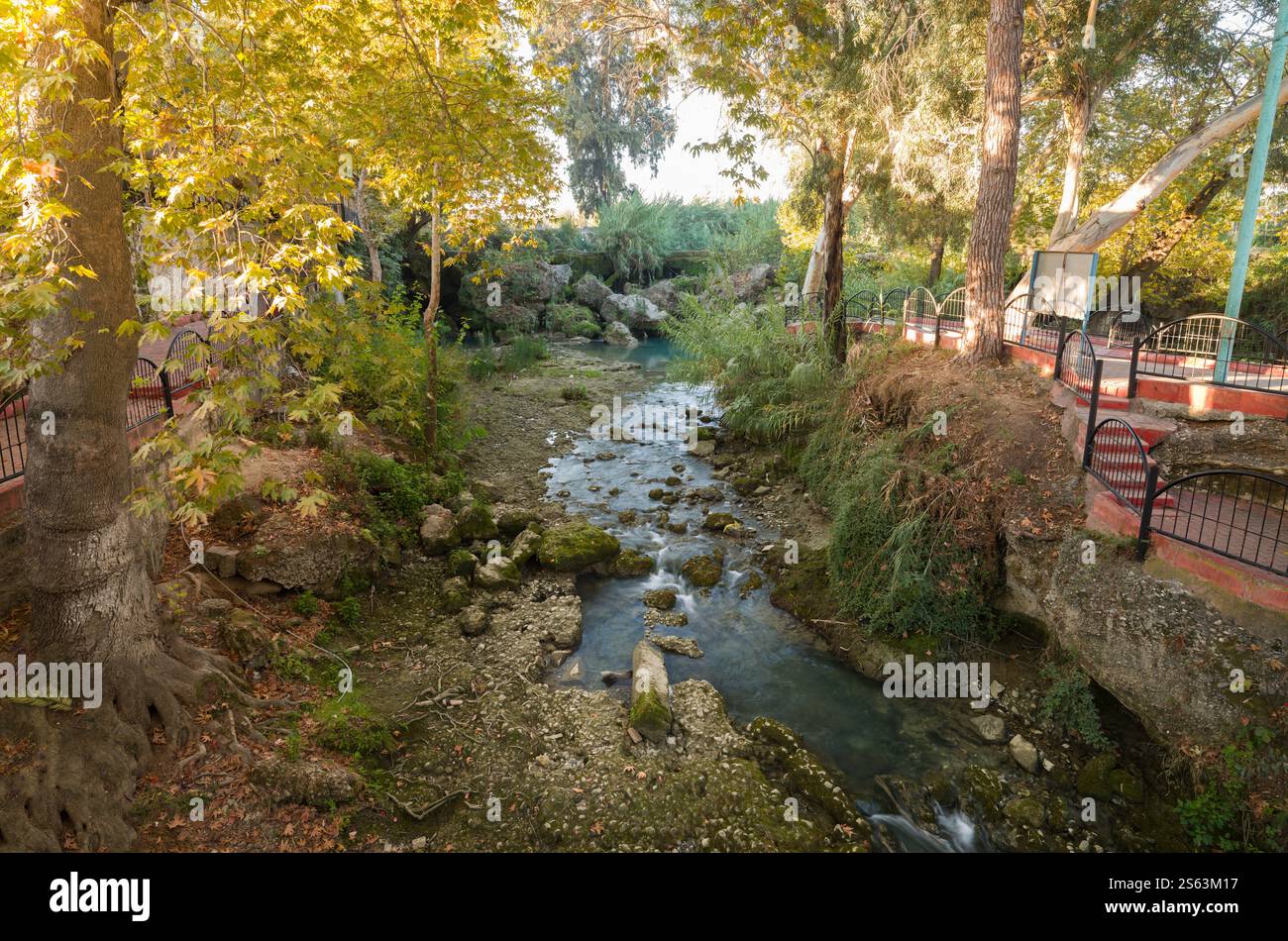 Cascata di Tarsus e parco turistico. Le bellezze naturali della Turchia nel Mediterraneo. Distretto di Tarsus, provincia di Mersin, paese della Turchia Foto Stock
