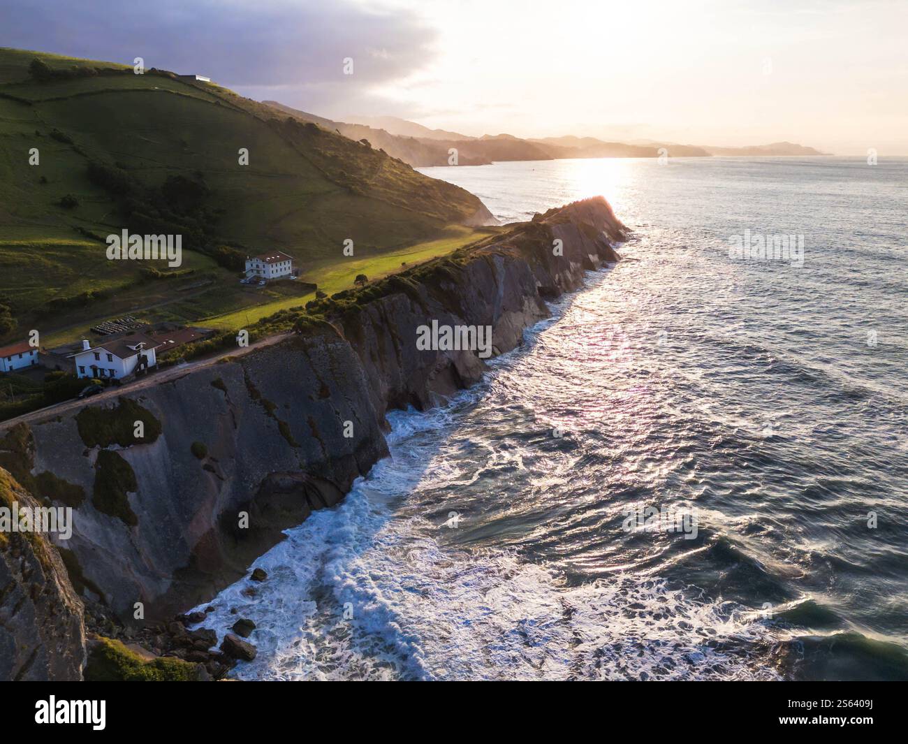 Vista aerea del famoso flysch di Zumaia, Paesi Baschi, Spagna. Foto Stock