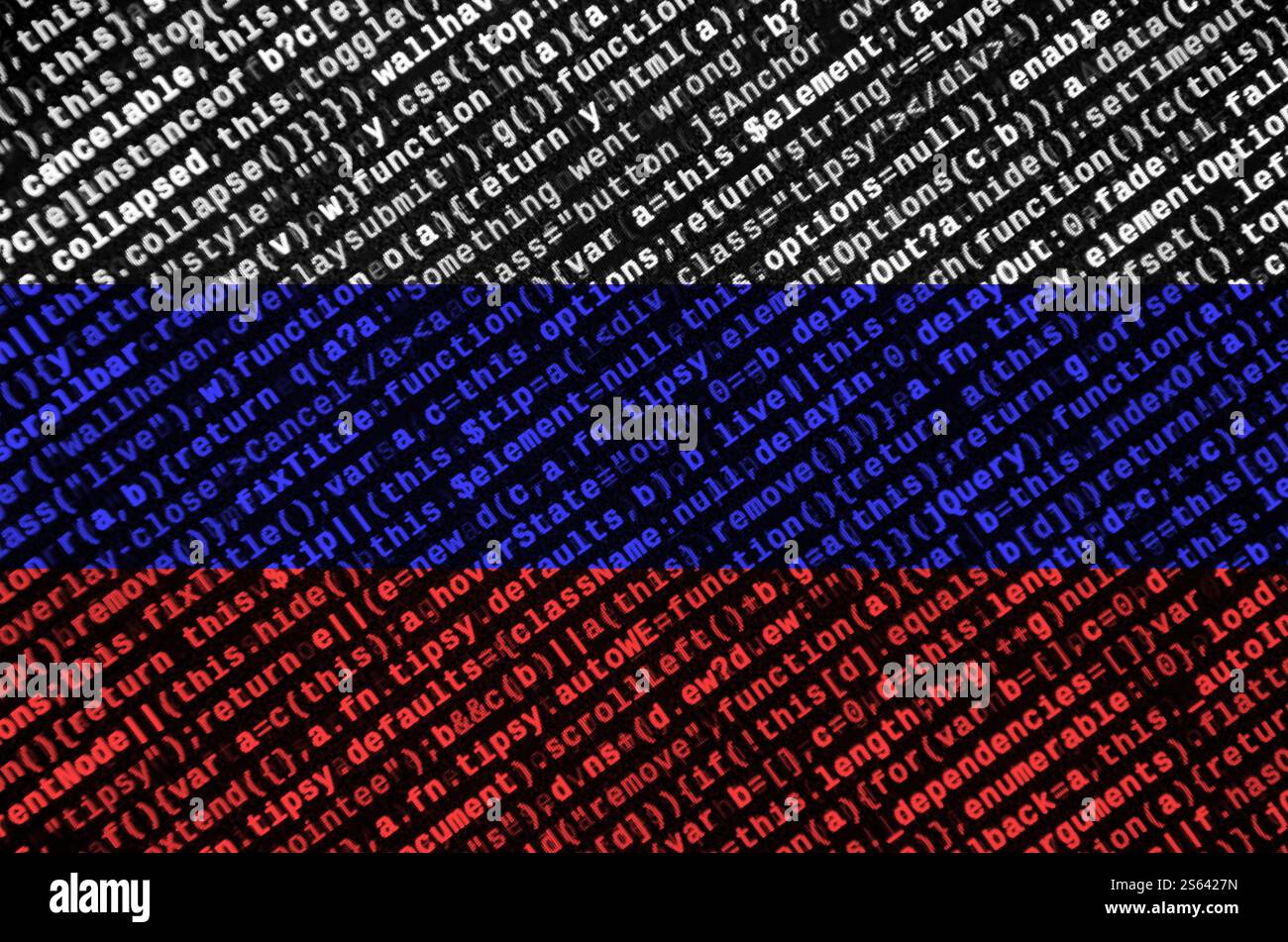 La bandiera della Russia è raffigurata sullo schermo con il codice del programma. Il concetto di tecnologia moderna e sviluppo del sito. La bandiera della Russia è raffigurata sul Foto Stock