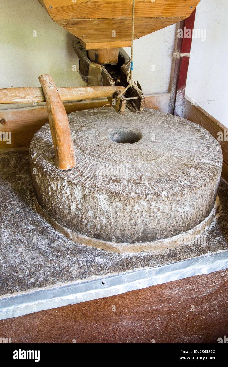 Viaggia in Georgia - macina manuale in un piccolo mulino rurale nel villaggio di Mirveti ad Adjara, Georgia Foto Stock