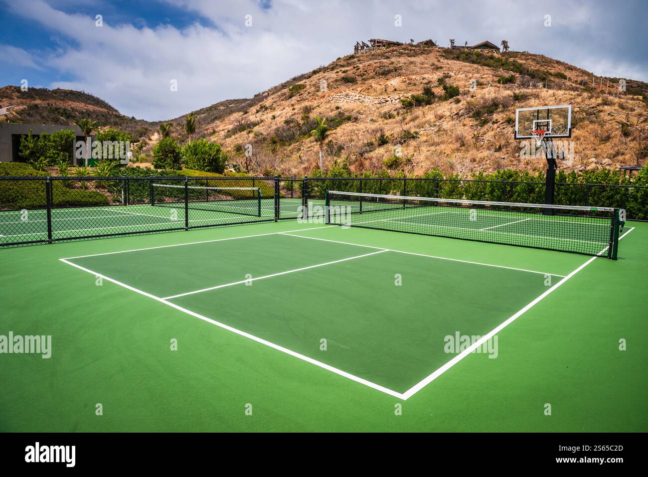 Virgin Gorda, BVI - 22 marzo 2018: Pickle Ball Court a Oil Nut Bay, l'esclusivo resort di lusso caraibico. Foto Stock