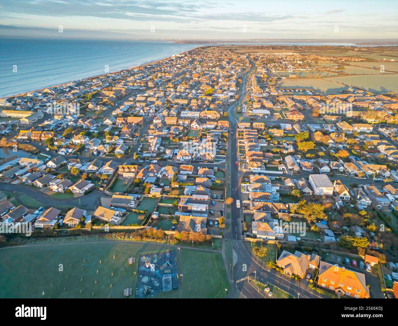 veduta aerea del brackelsham sulla costa del sussex occidentale guardando verso est incantando Foto Stock