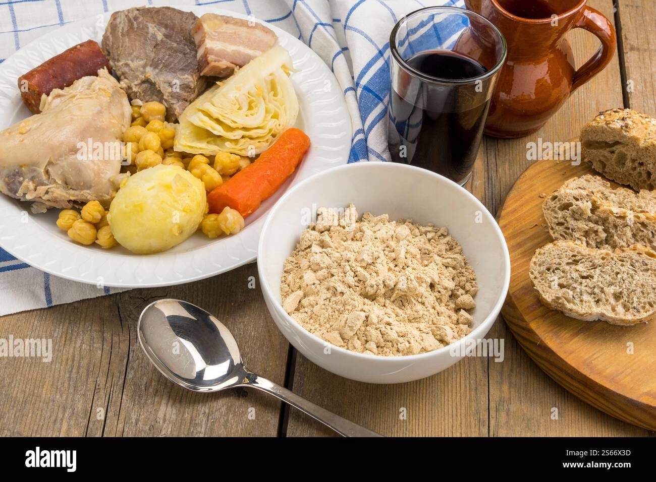 Stufato delle Canarie e ciotola di gofio Foto Stock