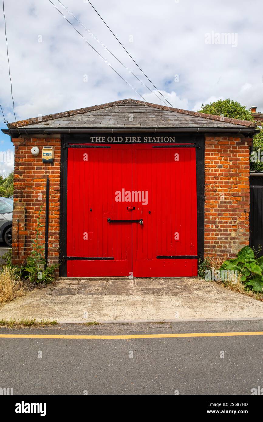 La vecchia stazione dei vigili del fuoco nella splendida città di Coggeshall nell'Essex, Regno Unito. Foto Stock