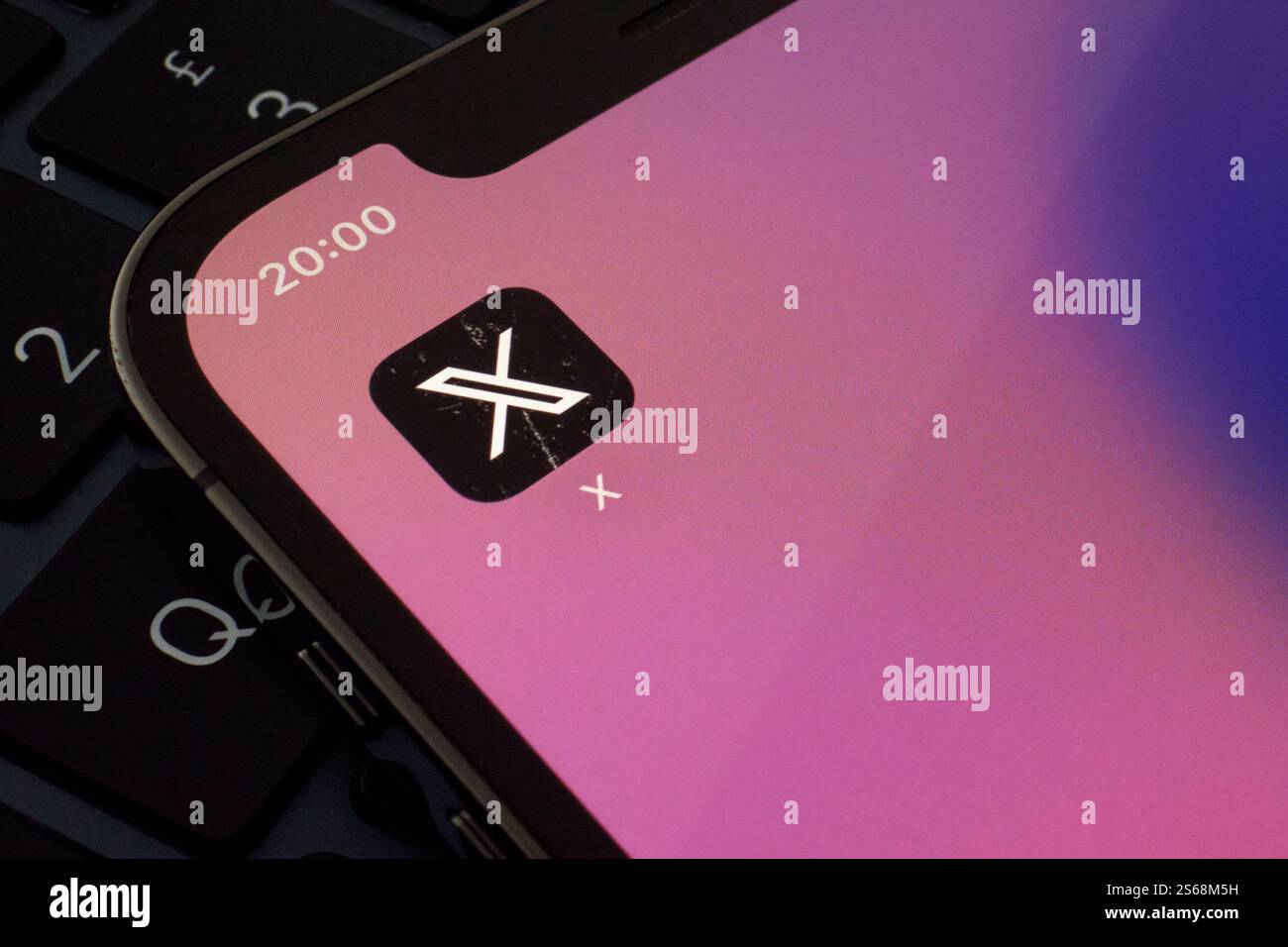 X Elon Musk Social Network visualizzato su iPhone Foto Stock