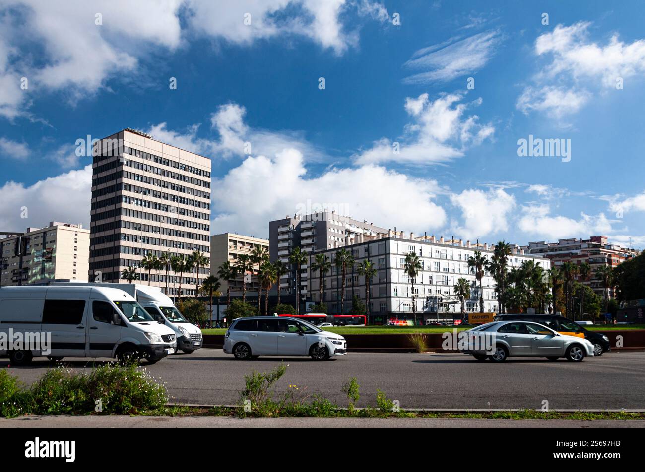 Traffico in una rotatoria, Gran via - Hospitalet del Llobregat, Barcellona, Spagna Foto Stock