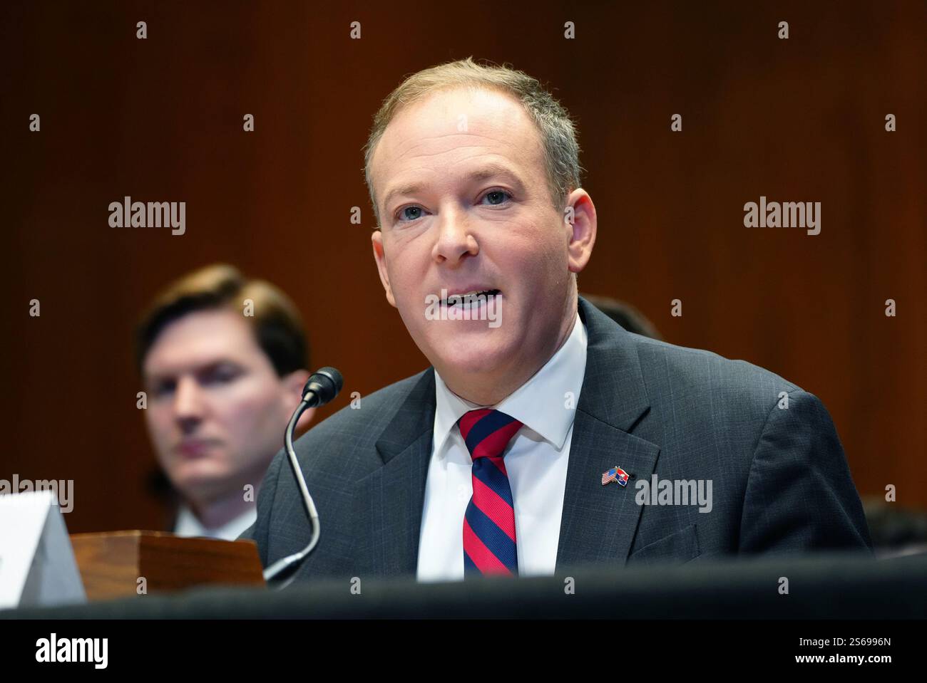 Washington, Stati Uniti. 16 gennaio 2025. Lee Zeldin testimonia durante un'audizione del Comitato per l'ambiente e i lavori pubblici del Senato per esaminare la sua nomina a Amministratore dell'Agenzia per la protezione ambientale, presso il Campidoglio degli Stati Uniti a Washington DC, giovedì 16 gennaio 2025. Foto di Ken Cedeno/UPI credito: UPI/Alamy Live News Foto Stock