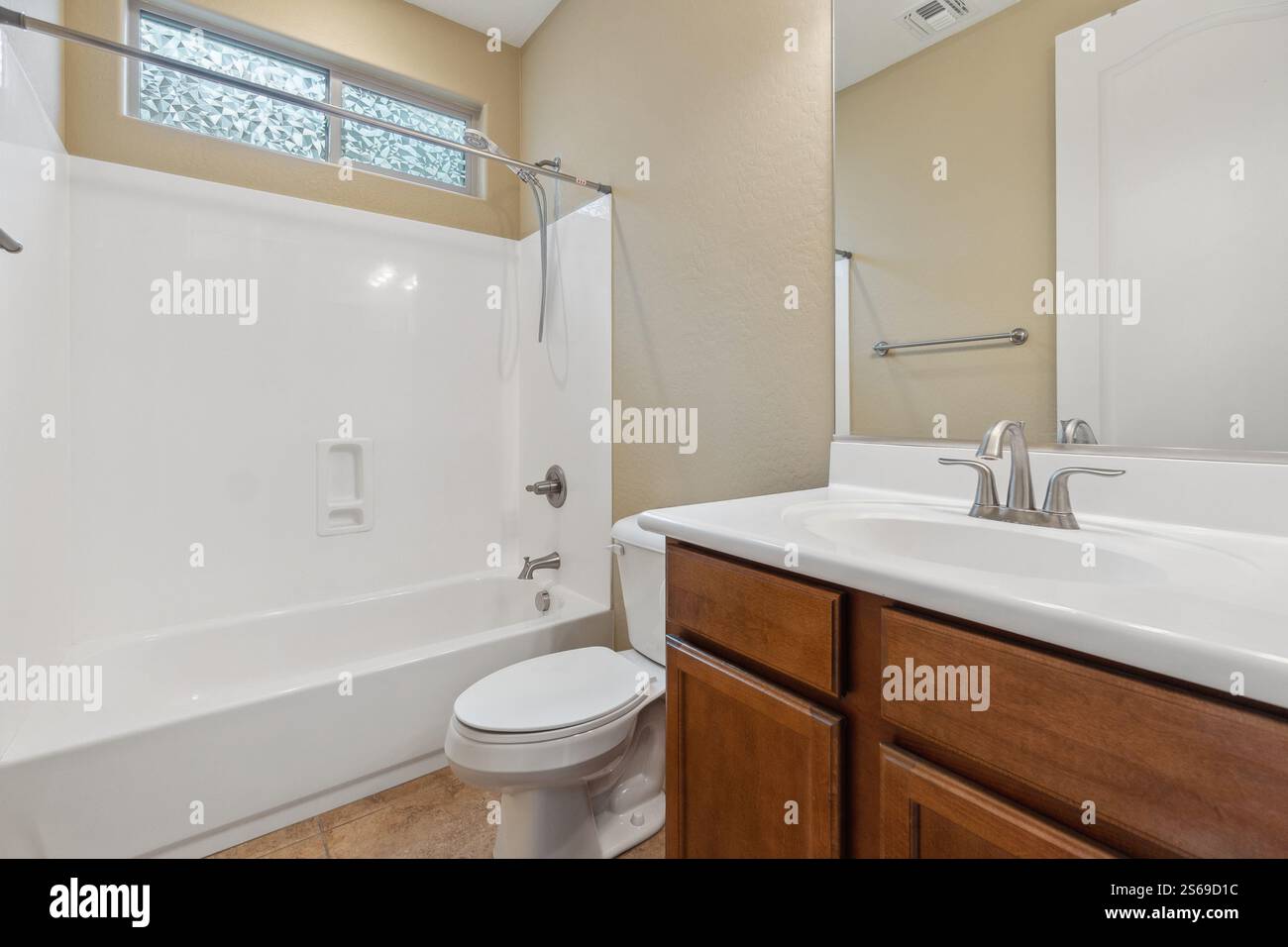 vista interna del bagno di casa Foto Stock