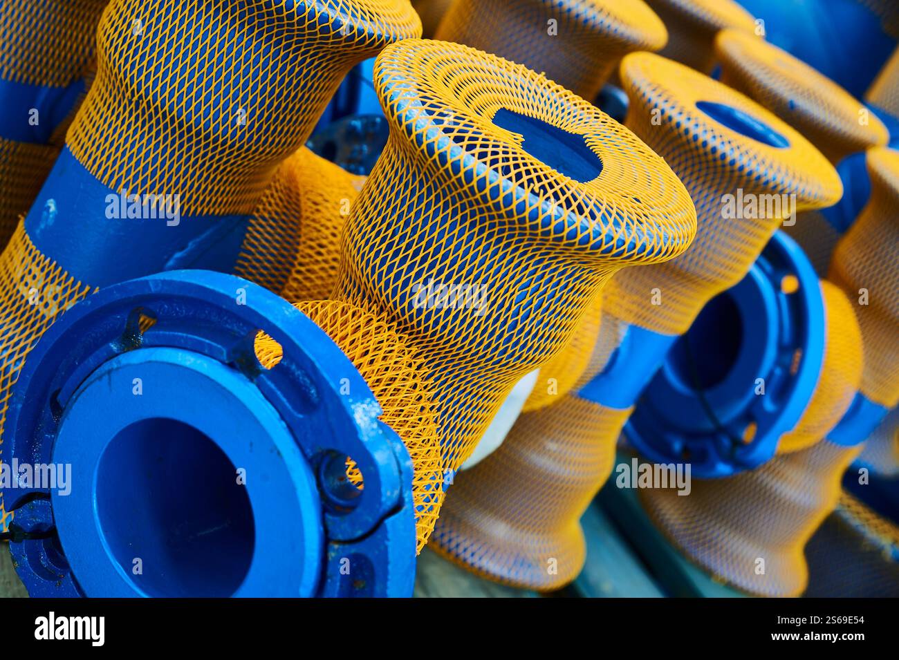 Vista delle valvole dell'acqua industriale Foto Stock