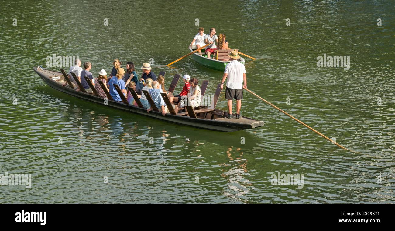 Stocherkahnfahrt, Neckar, Tübingen, Baden-Württemberg, Deutschland Foto Stock