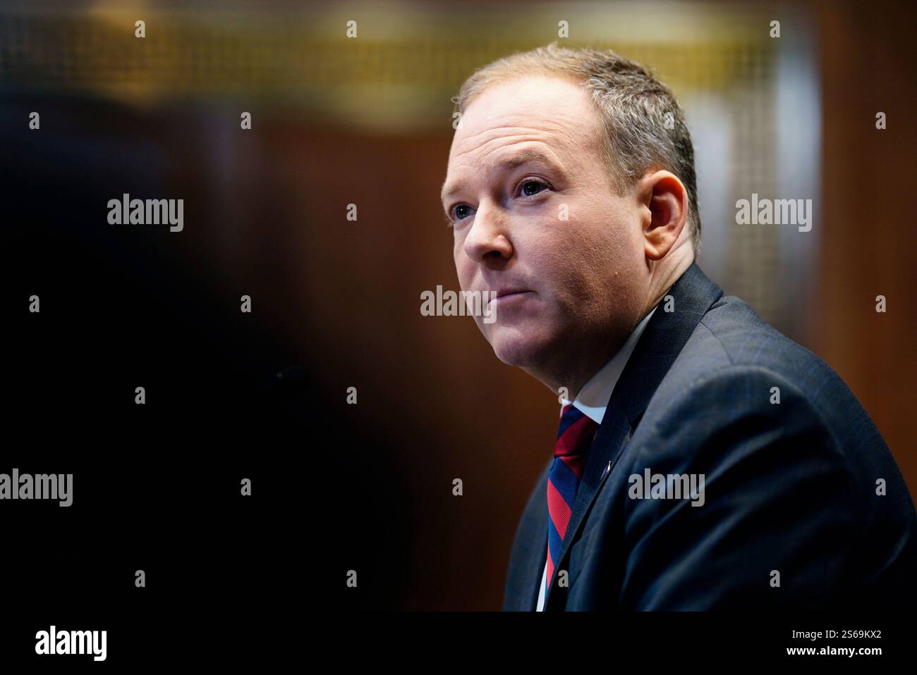 Washington, Stati Uniti. 16 gennaio 2025. Lee Zeldin testimonia durante un'audizione del Comitato per l'ambiente e i lavori pubblici del Senato per esaminare la sua nomina a Amministratore dell'Agenzia per la protezione ambientale, presso il Campidoglio degli Stati Uniti a Washington DC, giovedì 16 gennaio 2025. Foto di Ken Cedeno/UPI credito: UPI/Alamy Live News Foto Stock