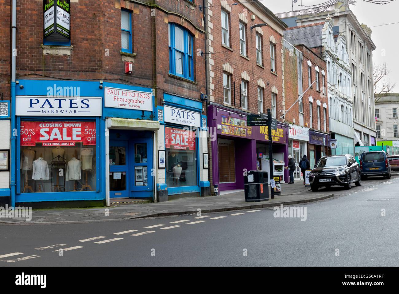Chiusura dei negozi UK High Street tra il declino economico, Northgate Street, Gloucester, Regno Unito Foto Stock