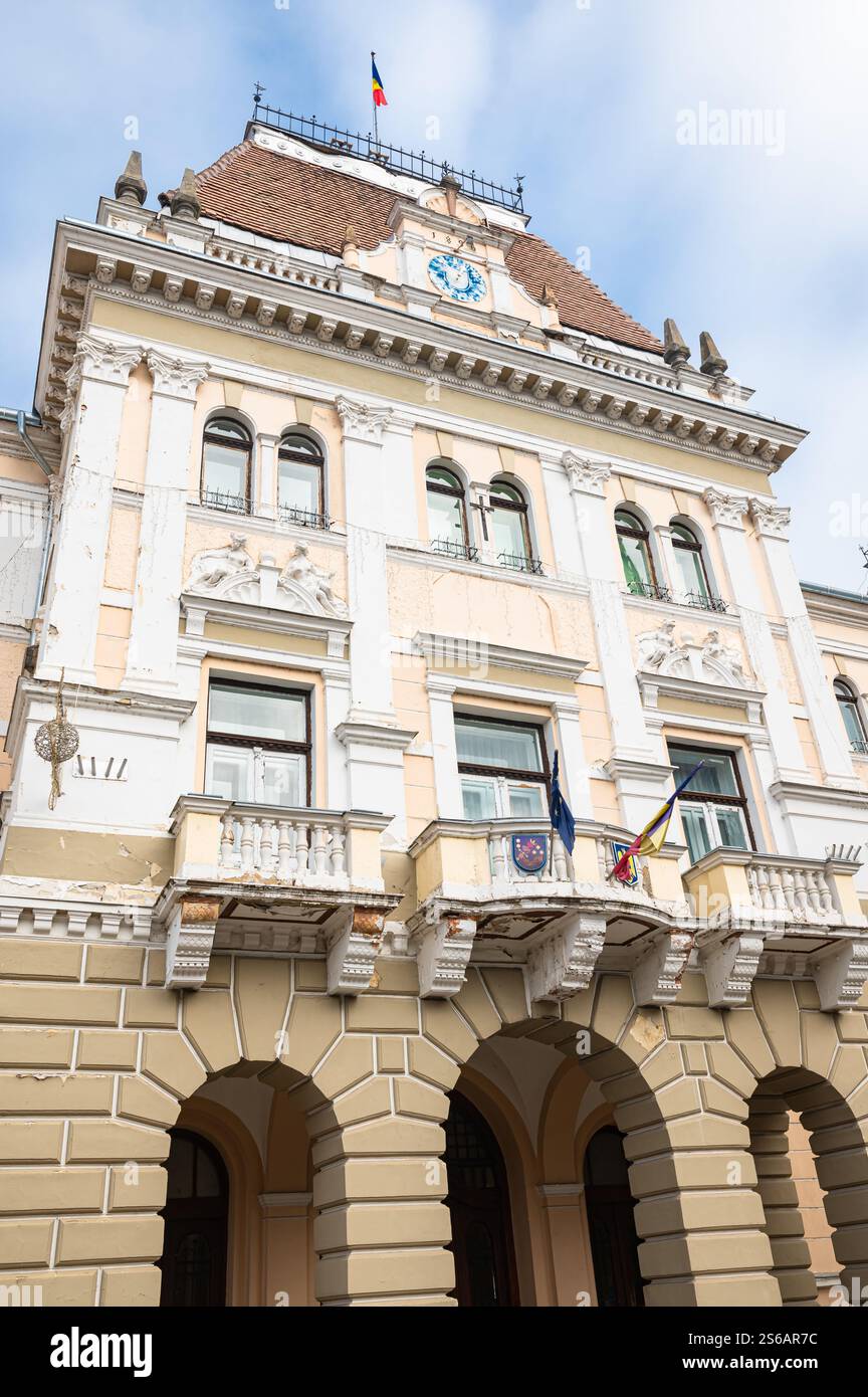 Municipio di Odorheiu Secuiesc (ungherese: Székelyudvarhely), Romania. Architettura in stile eclettico. Foto Stock