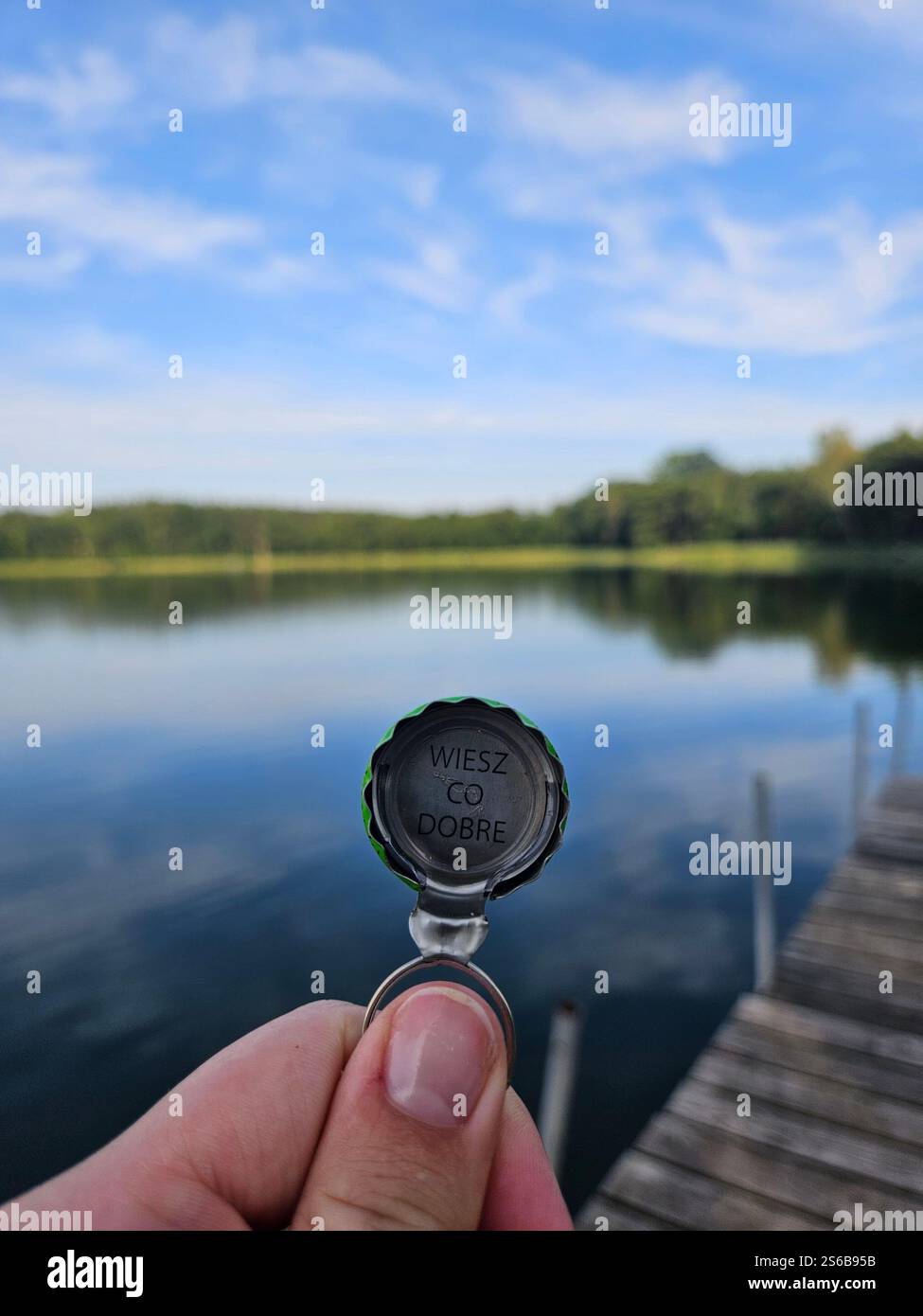 un buon cappello per le vacanze estive - Immagine stock catturata con smartphone