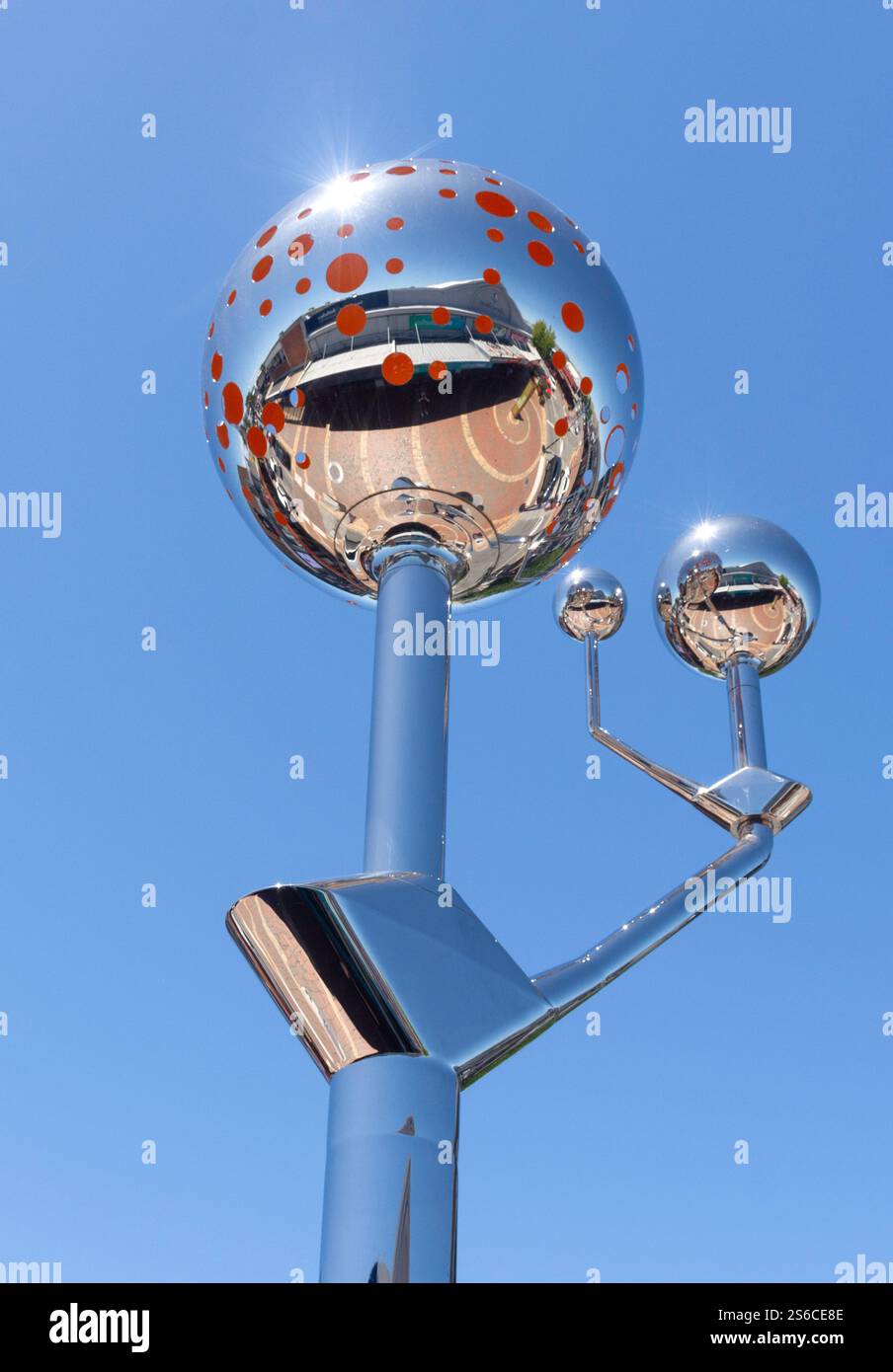 Scultura Head Nor Tails, Market Street, Blenheim (Waiharakeke), Marlborough Region, South Island, nuova Zelanda Foto Stock