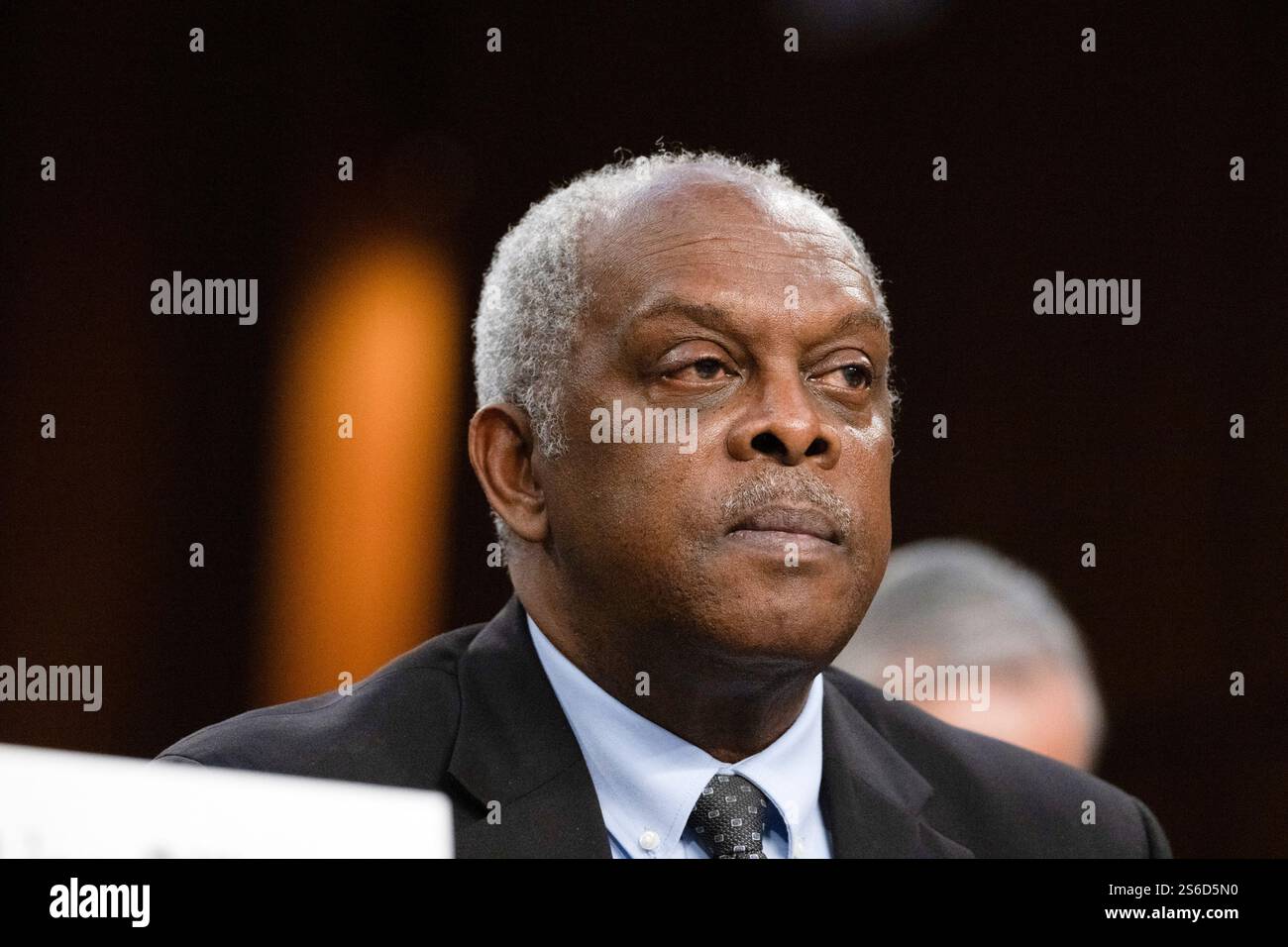 Washington, Stati Uniti d'America. 16 gennaio 2025. Emery Gainey, sceriffo della contea di Marion, Florida, si siede per le dichiarazioni di apertura di Dave Aronberg, durante le udienze giudiziarie del Senato per esaminare la prevista nomina di Pamela Jo Bondi, a procuratore generale, Dipartimento di giustizia nell'edificio dell'ufficio del Senato Hart a Washington DC, giovedì 16 gennaio 2025. Credito: Mattie Neretin/CNP/Sipa USA credito: SIPA USA/Alamy Live News Foto Stock