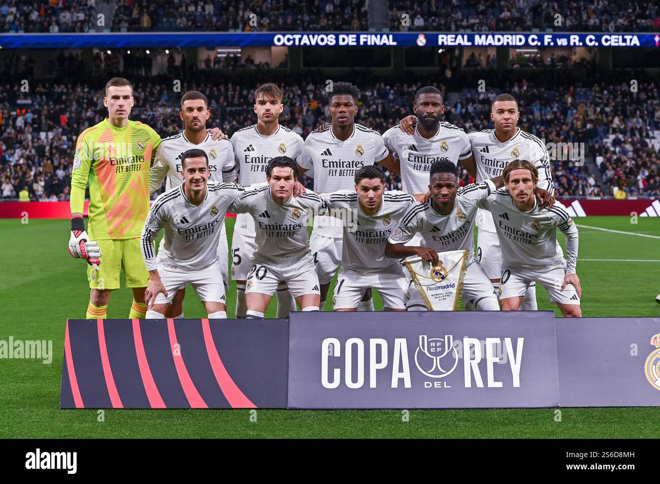 Madrid, Madrid, Spagna. 16 gennaio 2025. 13 ANDRII LUNIN, 19 DANIEL CEBALLOS, 35 RAUL ASENCIO, 14 AURELIEN TCHOUAMENI, 22 ANTONIO RÃœDIGER 9 KYLIAN MBAPPE .17 LUCAS VAZQUEZ, 20 FRANCISCO JOSE GARCIA, 21 BRAHIM DIAZ, 7 VINICIUS JosÃ‰ DE OLIVEIRA 10 LUKA MODRIC durante la partita di Coppa del Re spagnola tra Real Madrid e RCelta de Vigo all'Estadium Santiago Bernabeu il 16 gennaio 2025 a Madrid. (Immagine di credito: © Oscar Manuel Sanchez/ZUMA Press Wire) SOLO PER USO EDITORIALE! Non per USO commerciale! Foto Stock