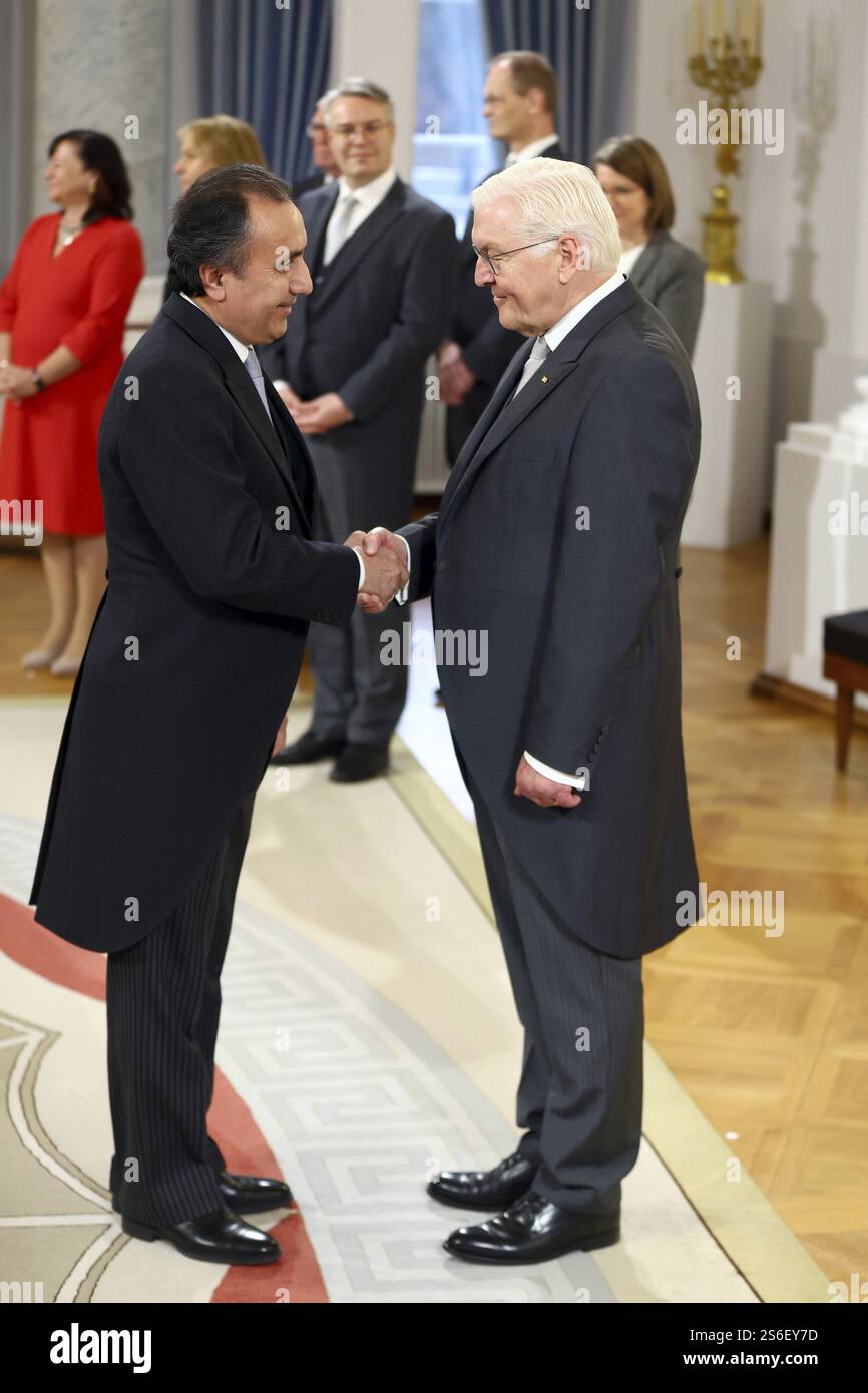 Imomudin Sattorov Tagikistan viene ricevuto da Frank-Walter Steinmeier (presidente della Repubblica federale di Germania) di fronte al presidente federale Foto Stock