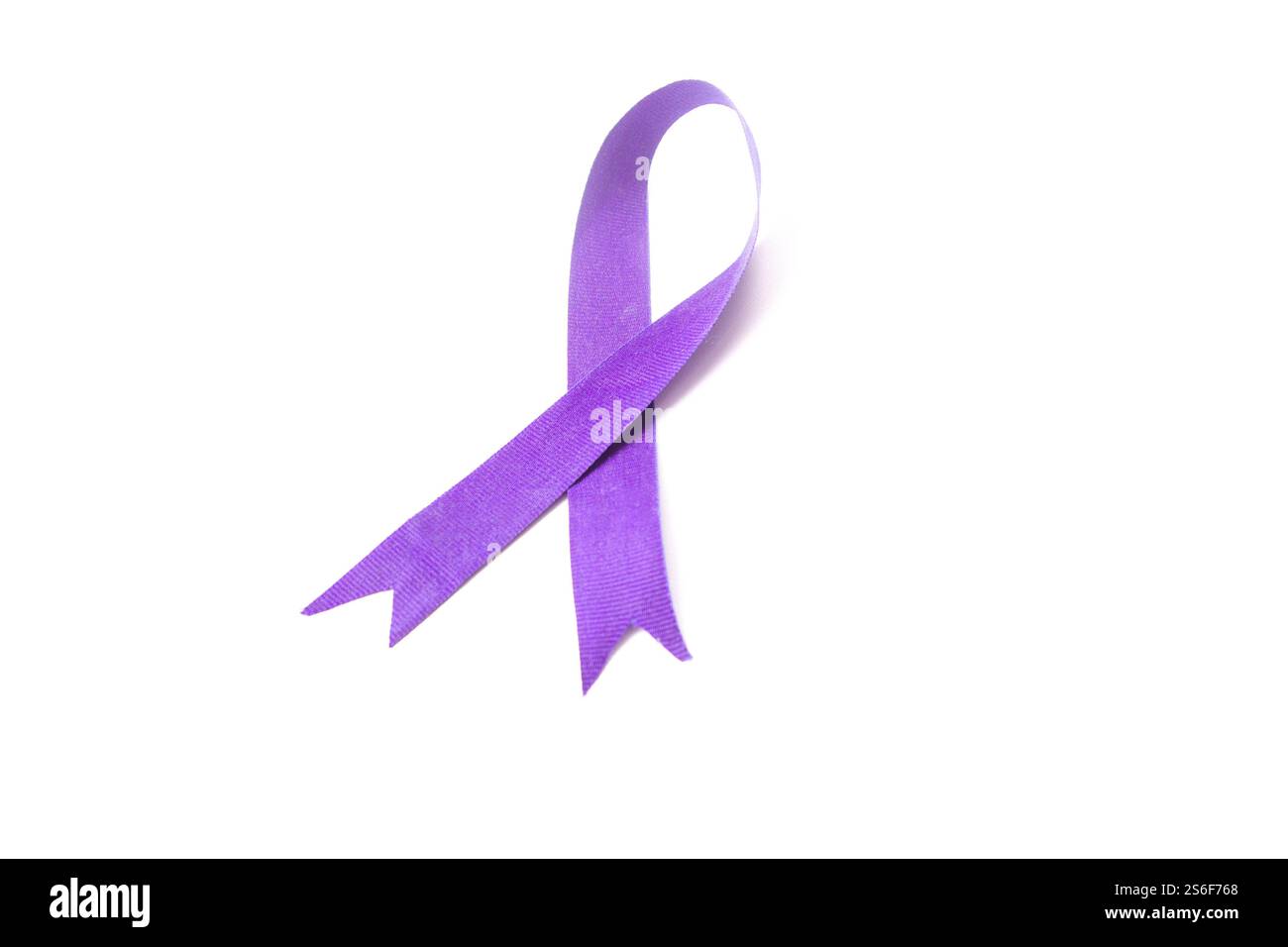 Nastro viola simbolo di consapevolezza cancro pancreatico, malattia di Alzheimer, epilessia, Lupus, giornata mondiale del cancro Foto Stock