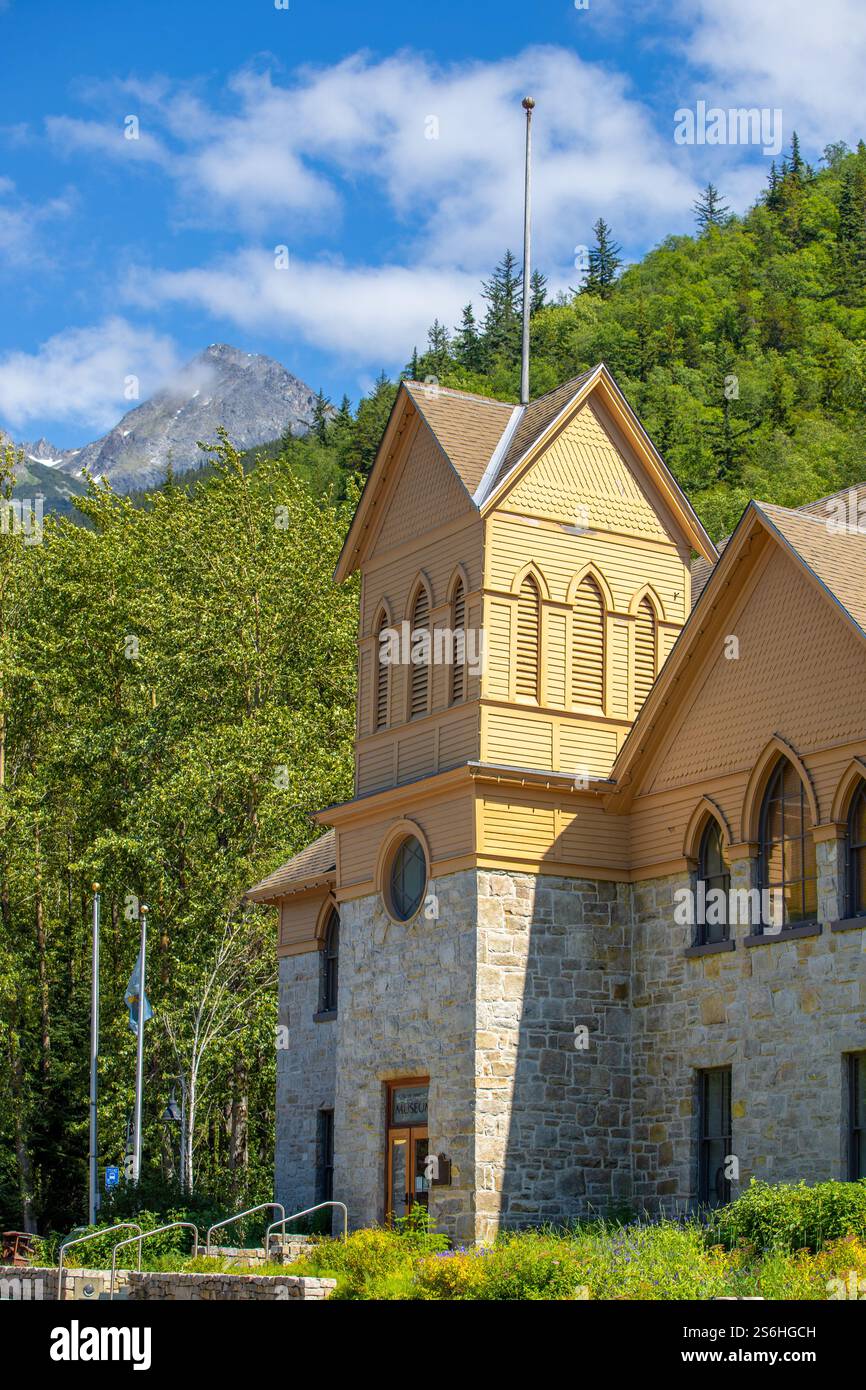 Esterno del museo Skagway in una giornata di sole Foto Stock