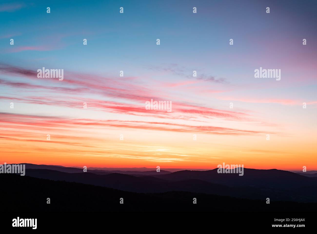 Whispery Clouds sull'Horizon Foto Stock