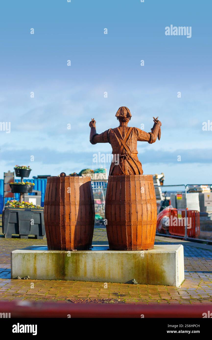 Statua in acciaio corten della Herring Girl scultura di Ray Lonsdale Bell Street, North Shields North Tyneside, Regno Unito, Foto Stock