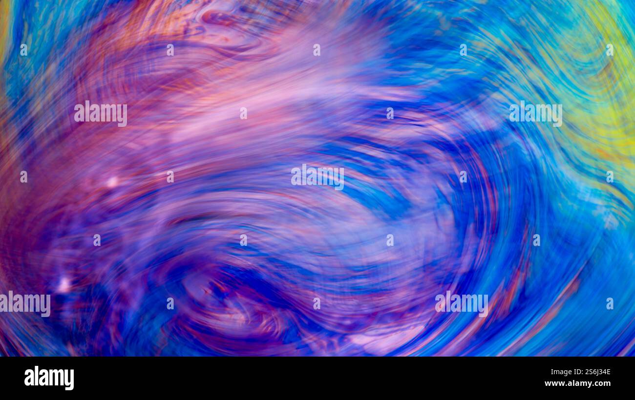 Un colore astratto e vorticoso di rosa, verde, blu e viola. Espressionismo artistico ed eclettico. Perfetto come sfondo o arte da parete boheman. Foto Stock