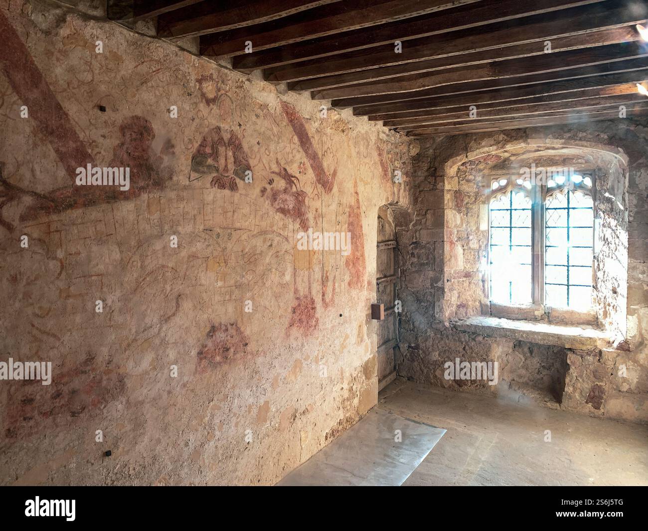 Storici murali dipinti a Cleeve Abbey vicino al villaggio di Washford nel Somerset, Regno Unito - Immagine stock catturata con smartphone