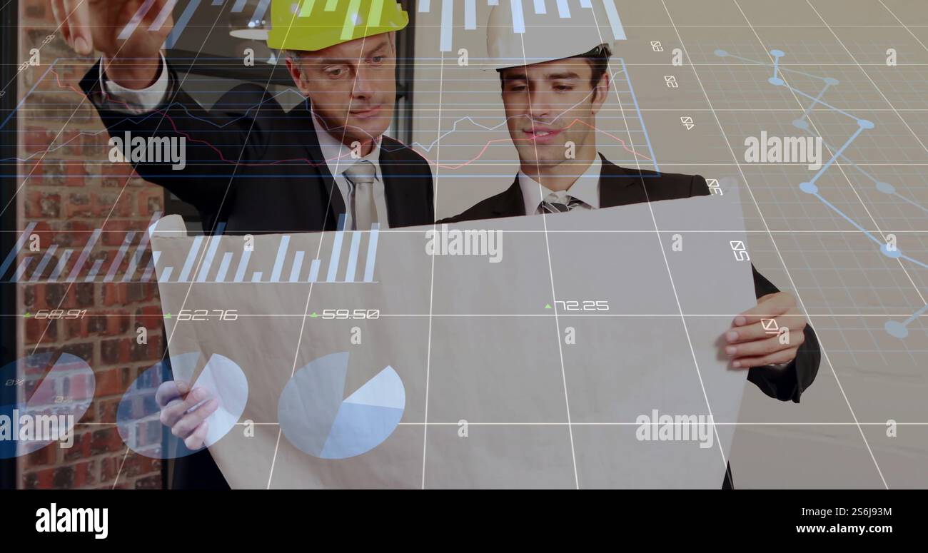 Immagine dell'elaborazione dei dati finanziari su diversi architetti con piani Foto Stock