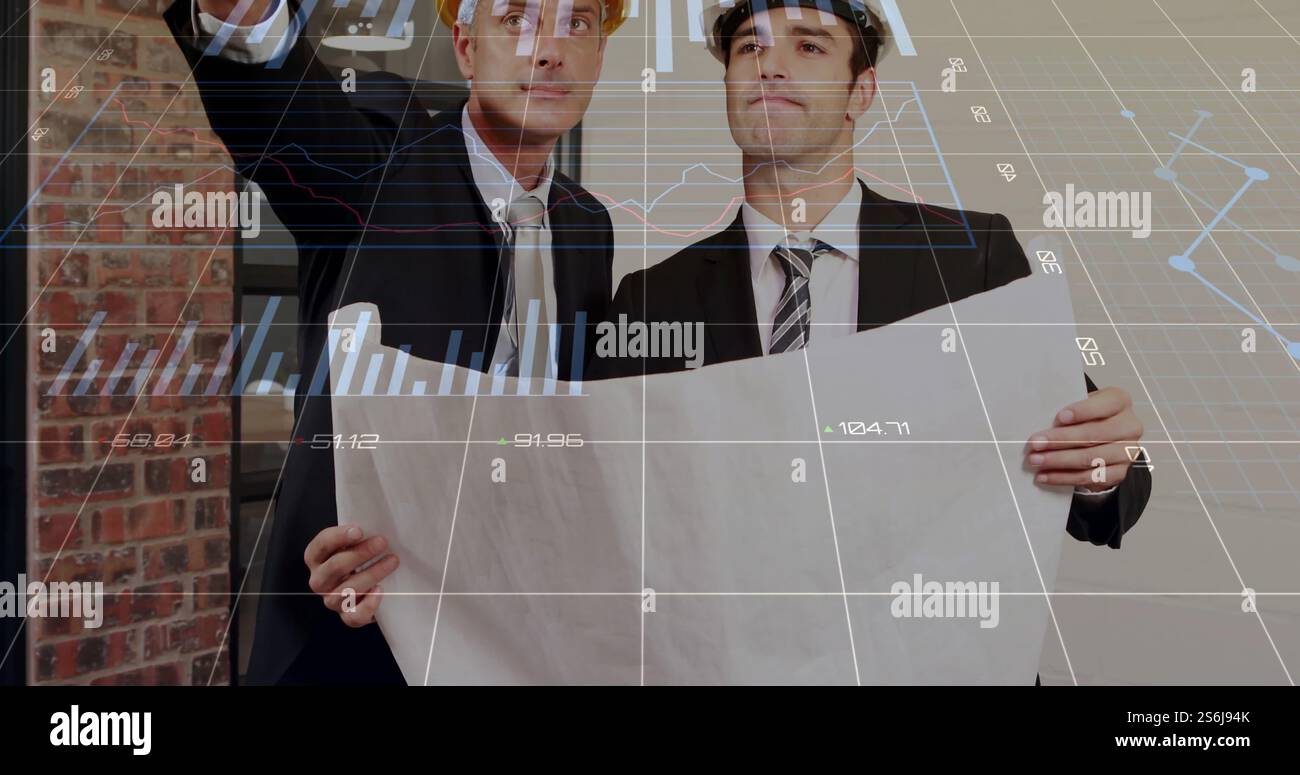 Immagine dell'elaborazione dei dati finanziari su diversi architetti con piani Foto Stock