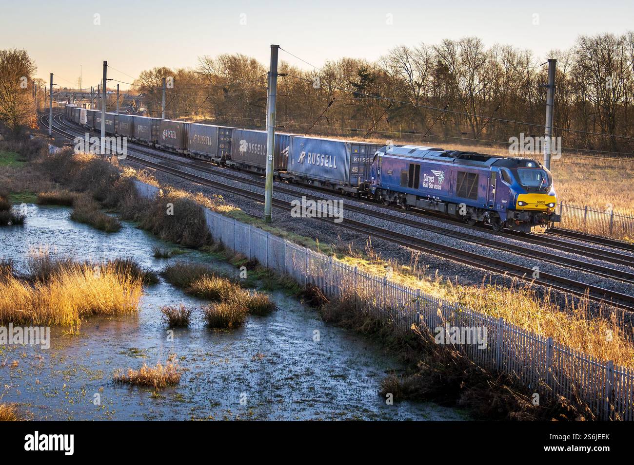 Direct Rail Services Classe 68 locomotiva Valiant numero 68007 vista sulla linea principale della West Coast a Winwick. Foto Stock