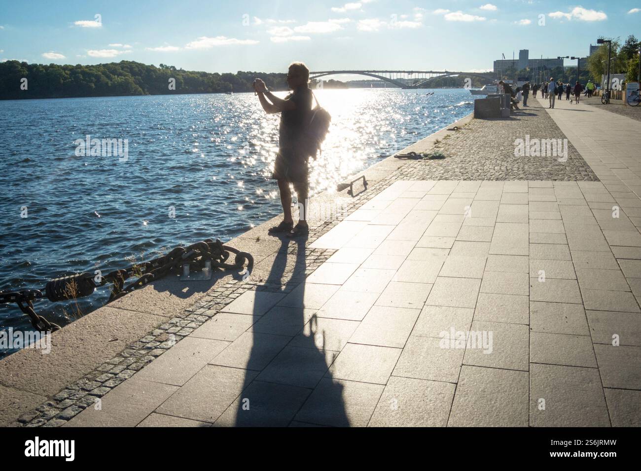 Turista che scatta foto a Stoccolma Foto Stock