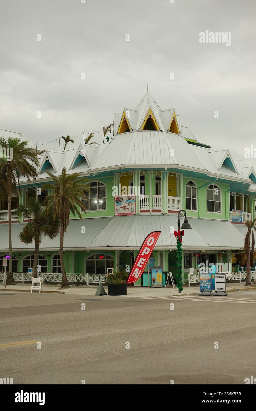 Uso editoriale solo 16 gennaio 2025 St. Pete Beach, Florida, Stati Uniti. Pass-A-Grille Beach, l'Hurricane Seafood Restaurant nel cuore della città Foto Stock
